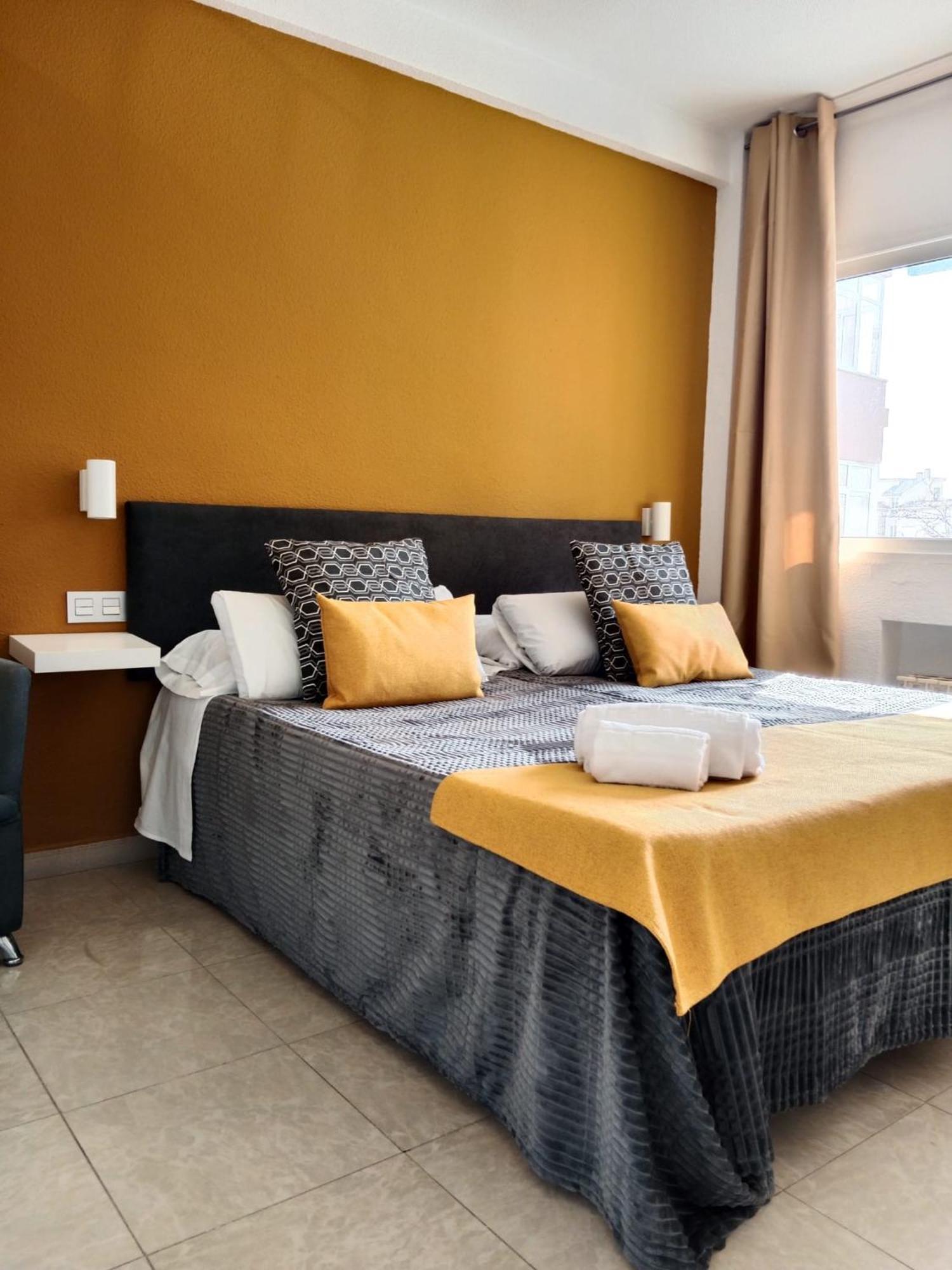 Apartamentos El Velero Torremolinos Oda fotoğraf